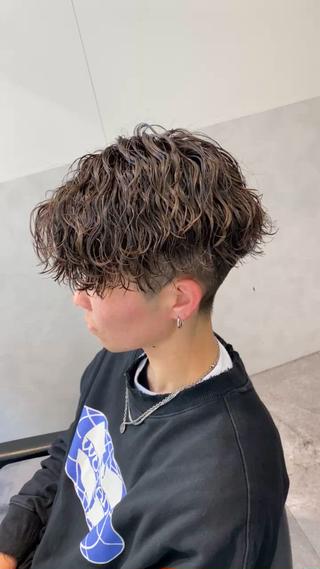 .
僕にしかできないこの質感。
@oooka_takumi
からチェック!!
こちらのスタイル
カット+ケアパーマ
保存していただき、
髪型のオーダーのお役にたてたら幸いです★
他にもパーマスタイルやパーマの情報などを発信しているので
その他お得なクーポンはプロフィールURLから覗いていただくと確認できます!!
※ご予約はDM にてご予約が可能です!
頭皮への負担がなく頭皮が弱い方も安心して
パーマをかけることができるのも特徴です!
#メンズパーマ
#波打ちパーマ
#メンズウルフ
#刈り上げマッシュ
#センターパート
#波巻きパーマ
#波巻きスパイラル
#スパイラルパーマ