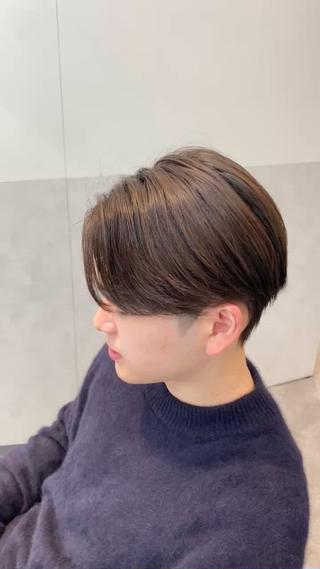 .
hair style
保存していただき、
髪型のオーダーのお役にたてたら幸いです★
他にもパーマスタイルやパーマの情報などを発信しているので
@oooka_takumi
からチェック!!
こちらのスタイル
カット+ケアパーマ
その他お得なクーポンはプロフィールURLから覗いていただくと確認できます!!
※ご予約はDM にてご予約が可能です!
ケアパーマって何!?
まずパーマ剤が液体ではなくクリームタイプになります!
そのためカラーやパーマを繰り返し
ダメージが重なった髪の毛には優しい薬剤をぬり
かかりにくい新しい髪の毛にはしっかりかかる
薬剤を使用。