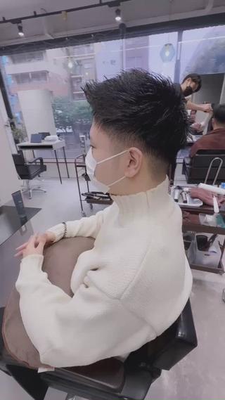 フェード風×束感ショート

刈り上げショートの王道スタイル
スッキリと見せる人気の束感ショート 