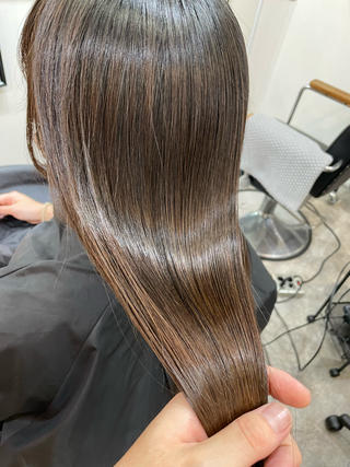 ウルトワトリートメント︎髪質改善しながらカラーもカットも!!伸ばしかけでも毛先は揃えた方が綺麗に伸びますよ!