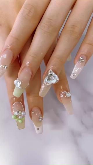 ロング Mcbunny ［東天満］💅のネイルデザイン