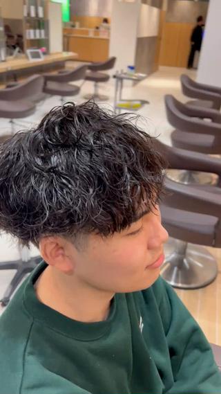 やってしまった…
かっこいいでしかない。
今だけ3300円でカットとパーマします!