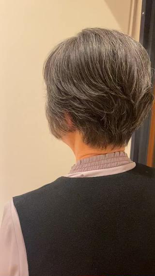 ショートスタイル
トップにボリュームが欲しいということで、
しっかりとヘアケアのアドバイスをさせていただき、扱いやすいようにカット︎