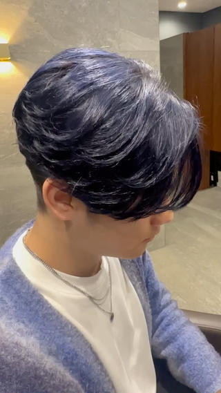 カラー メンズ arika オケシ　リョウダイのヘアスタイル