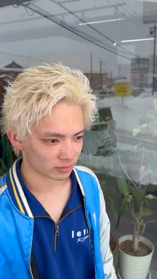 カラー メンズ arika オケシ　リョウダイのヘアスタイル