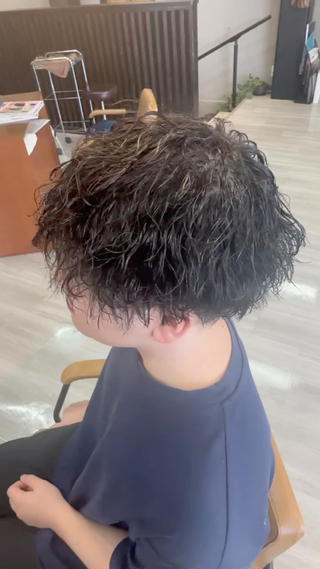 パーマ メンズ arika オケシ　リョウダイのヘアスタイル