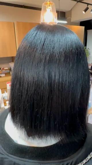 ブリーチしてあった髪を暗染カラーして髪質改善トリートメントで仕上げました！
ツヤツヤです◎ 