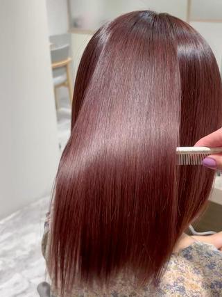 髪質改善でピンクブラウン
(毛先のみブリーチ履歴有)
光に当たるとしっかりピンク𓍲
ピンクカラー ピンクブラウン
髪質改善 髪質改善カラー 酸熱カラー