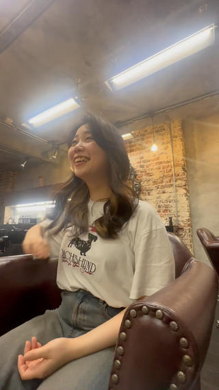 ロング ワクダ アイリのヘアスタイル