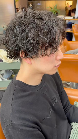 ミディアム パーマ メンズ 上石神井メンズパーマ 飯田徹のヘアスタイル