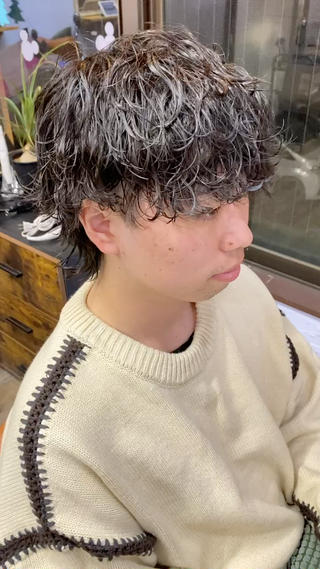 ミディアム パーマ メンズ 上石神井メンズパーマ 飯田徹のヘアスタイル