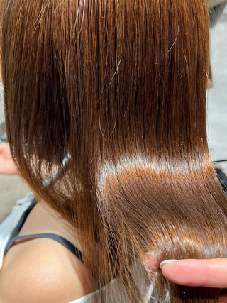 髪質改善カラー

☆普段のサロントリートメントだと1ヶ月もたない
☆お金かけてトリートメントしても手触りが良くならない
☆ブリーチや縮毛矯正を重ねて髪の毛がダメージし過ぎていて何してもサラサラにならない

そんな方は是非髪質改善トリートメントをしましょう

髪質改善トリートメントをするとカラーが退色してしまう為、一緒にカラーをしてツヤ髪を手に入れることが出来ます♡ 