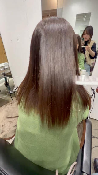2ヶ月前に髪質改善ストレートをかけたお客様
今回は髪質改善トリートメントで栄養をしっかり入れてツヤツヤに！！！

縮毛矯正と髪質改善トリートメントの相性は抜群

髪質改善トリートメントは癖は伸ばせないですが、栄養たっぷりなのでパサつきなどの広がりは治まります

#髪質改善#髪質#縮毛矯正#トリートメント#艶髪 