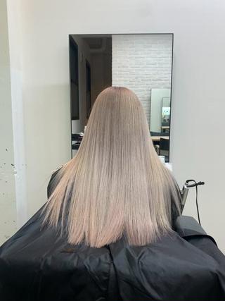 【 White greige 】 ホワイトグレージュ
ロングのハイトーンはやっぱり可愛いです。
綺麗にメンテナンスしていると、より皆んなの視線をひとりじめできます