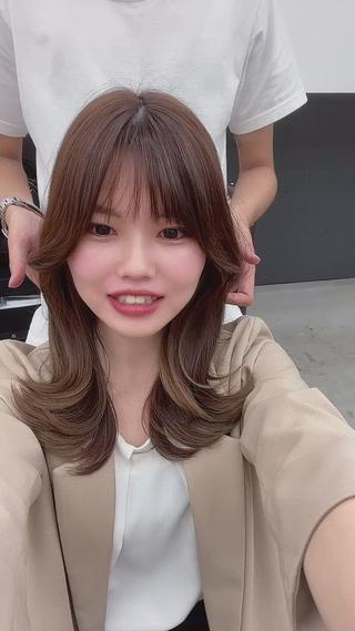 くびれヘア
この質感が韓国風になる

最新情報がすぐに分かるよう、是非、お気に入りお願い致します

僕にしか出来ない顔周りカット

ロング、ショートの方関係なく
顔周りと前髪のこだわりで
印象はガラリと変わります

簡単なアイロンと
軽くスタイリング剤を付けるだけで
可愛くなれます

レイヤーカットであらゆる髪質も扱いやすく

カラーリングはパーソナルカラーの資格を持っている僕にお任せ下さい
自分に合った色味でより可愛くなれます。
肌が白くみえる白玉カラーが大人気

ご新規様大歓迎です
ご予約はDMで受付けております
お気軽にご連絡下さい

カウンセリングの時間を大切にしております
美容師とお客様とのイメージ共有が大事です

＊朝が楽なスタイルがいい
＊オーダーの仕方がわからない
＊なかなか思い通りの仕上がりにならない
＊結んだ時にも可愛くしたい
＊顔周りが欲しい
＊イメージを伝えるのが苦手
＊似合う色がわからない

そんなお悩みを持ったお客様にも
たくさんご来店頂いてます
 
是非、お悩み解決！
そして、かわいくさせて下さい

NOE NAGOYA【ノエ　ナゴヤ】
愛知県名古屋市中村区名駅２－３７－１４　コスモス名駅２丁目ビル３階
営業時間
平日　１０：００～１９：００/土日祝　１０：００～２０：００
※ 毎週月曜日、火曜日


#顔周りカット#ロングヘア#ミディアム#くびれ#髪質改善#透明感カラー#小顔カット#韓国風#韓国ヘア#レイヤーカット#垢抜け #垢抜けヘアー#モテる #モテヘアー#モテ髪#くびれヘア#パーソナルカラー#名古屋美容室 #名古屋 #名駅 