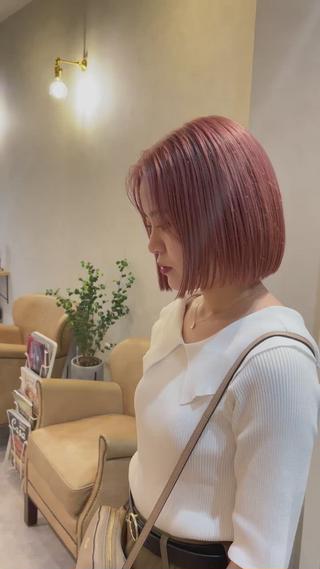 ピンクベージュにぱつっとボブ