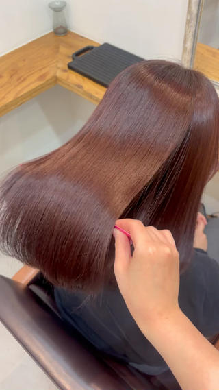 red brown color〜♡
torn8〜9
ほんのり赤みの入ったブラウンベースの
レッドブラウンカラー
色を入れたい時に暖色カラーは色が出やすいので
おすすめです◎