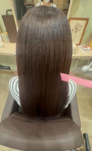 髪質改善カラーエステ♪

毛先のパサつき・色味の繋がりがお悩みとお伺いし、今回も通常コースの栄養分を補給させて頂き、色味も根元と毛先のバラつきをしっかり染めさせて頂きました
初回で来て頂いた時より髪質がとても良くなってると感じました！これからも継続して行ってくださると嬉しいです

一切の加工なし・ツヤ出しスプレー等もなし 