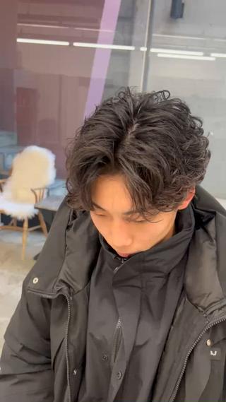 ショート パーマ 湖城 恵吾のヘアスタイル