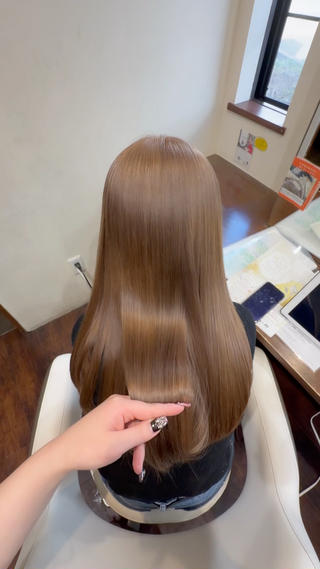 ロング カラー ルプラボウ/梨菜/ ハイトーン/ブリーチのヘアスタイル