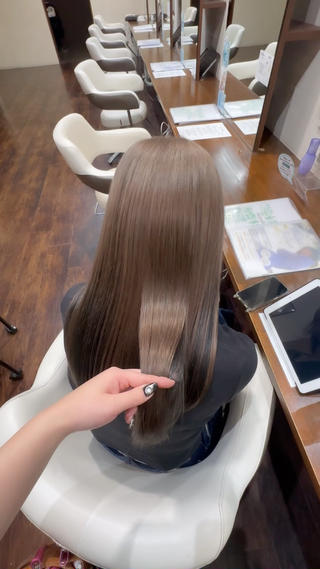 ロング カラー ルプラボウ/梨菜/ ハイトーン/ブリーチのヘアスタイル