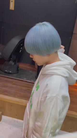 ハイトーン×ツヤ×リラックスできる完全個室空間
をご提供いたします
こだわり抜いた商材やケア剤を使った
僕にしかできない手触りのブリーチが得意です
︎上品な色味が好き!!
︎ブリーチしてみたい!!
︎ダメージ大丈夫かな??
︎思い通りの色にならなかった方
︎サラサラハイトーンを目指してる方
などなど、中々納得のいく色味や
仕上がりになれなかった方が、
【自分の髪じゃないみたい】
って感動してもらってます
【♡お客さまの声♡】
▷サラサラすぎてヤバい
▷色落ち可愛いすぎました
▷髪の手触りが柔らかすぎる
▷お肌明るくなっててビックリ
▷周りからめっちゃ褒められます
などなど、嬉しいお言葉をたくさん頂きます