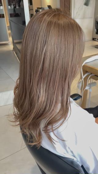 セミロング 圧倒的透明感カラー nana🦕のヘアスタイル