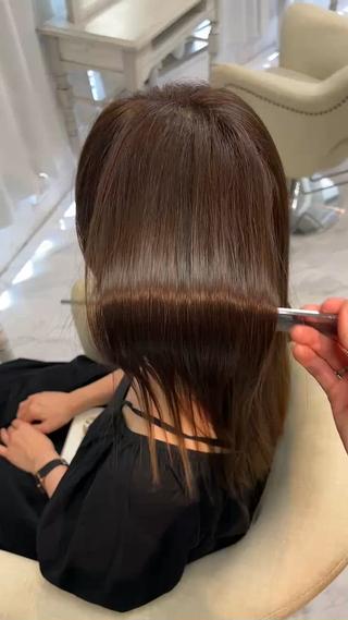 いつも縮毛矯正をかけているお客様の
ヘアカラーアフター動画
際上質トリートメントも合わせてツヤツヤな仕上がりです！ 