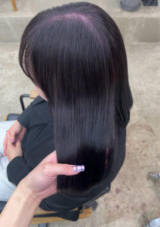 black purple
光に当たるとほんのり発色してくれる紫が可愛いです
モデル様募集中なのでお気軽にご連絡ください 