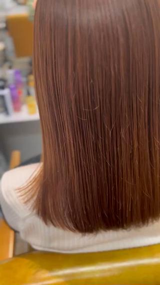 シルキーエンザイムというアウトバストリートメントを使っています。

透明感カラーとaujuaトリートメントとの相性が抜群です！ 