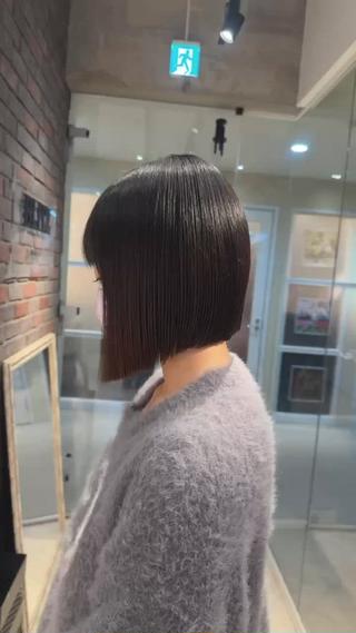 【ギリギリ結べる切りっぱなしボブ】
閲覧ありがとうございます
—————————————————————————
【韓国風メンズセンターパート】や【ニュアンスパーマ】【シャドウパーマ】【フェザーパーマ】などが得意です
レディースは【ショートスタイル】【ボブ】【レイヤー】が得意です
カラー、ブリーチなしダブルカラー、ブリーチありダブルカラー、デザインカラーもしてます
髪のお悩み等あればお気軽にご相談ください♪
・画像は保存してカウンセリングでお使いください
使用スタイリング剤
・LOA THE OIL CITRUS