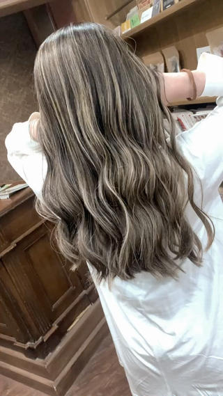 
#バレイヤージュ
#外国人ヘアー
#外国人風カラー
#ハイトーンカラー
#バレイヤージュカラー
#波ウェーブ
#インナーカラー
#フェイスフレーミング#グレージュ
#ハイライト
#ハイライトカラー
#ブリーチカラー
#川越
#Beyond
#石井辰功也
 