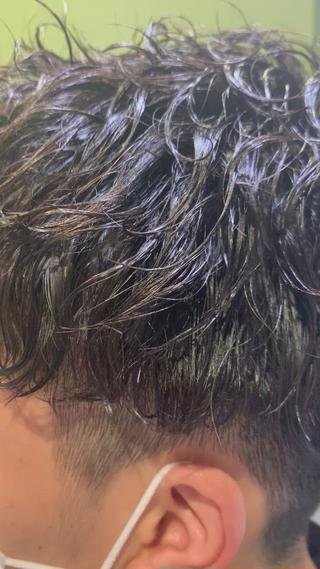 ミディアム 岡本 勇輝のヘアスタイル