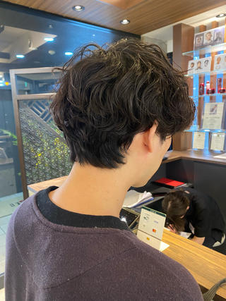 【メンズ限定】ふわっとスパイラルパーマ！
大人気なスタイルです
1人1人にカールの大きさや長さを変えて似合わせていきます！

表参道駅から徒歩2分！美容室の激戦区エリアで1番似合うカット見つけませんか？？ 