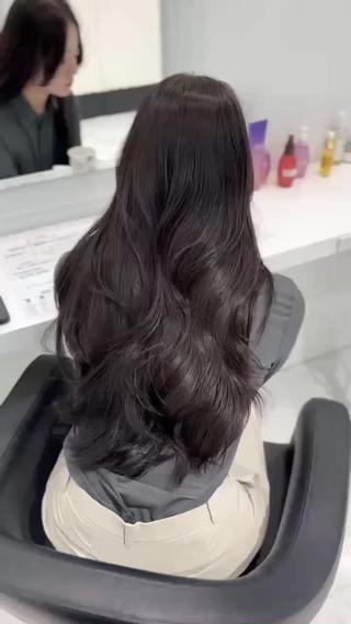 ロング カラー 透明感ワンホン カラー🤍つぶら🤍のヘアスタイル