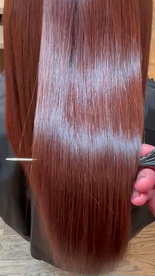 ケラコラトリートメントでサラサラ髪に激変
カラーは流行りの暖色系で染めさせていただきました