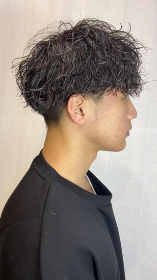 ソフトツイストスパイラルパーマです!!
ランダムに動いてくれるのでセットも簡単になります!!