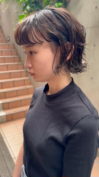 まっすぐなボブに飽きてまった方におすすめのボブパーマ
一気にオシャレ感がアップします！
#ボブ#ボブパーマ 