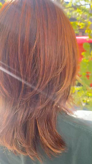 オレンジブラウンにオレンジのハイライトで上品かつ少し個性を出せる幅広い方に楽しんで頂けるスタイルです