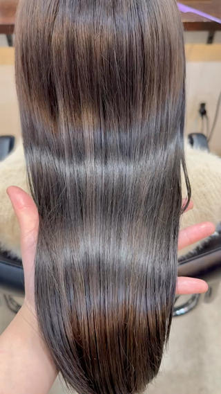 ロング カラー 三條 朋香のヘアスタイル