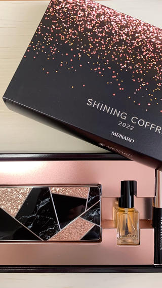 限定のシャイニングコフレ2022
その人がもつベーシックな美しさを
引き出すコフレです 