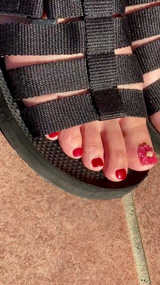 #ニュアンスデザイン#お花#ぷっくりアート#ボルドーカラー#ボルドー#ジェルネイル#フットネイル#秋カラー#秋ネイル 