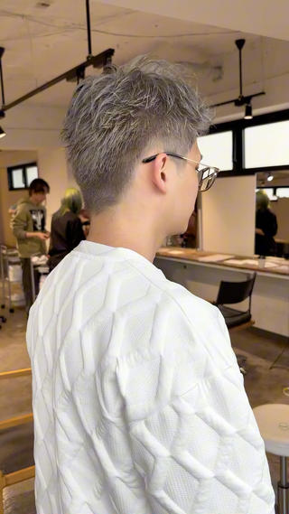 #ホワイトシルバー #シルバーカラー #ブリーチカラー #ブリーチ2回 #学割U24