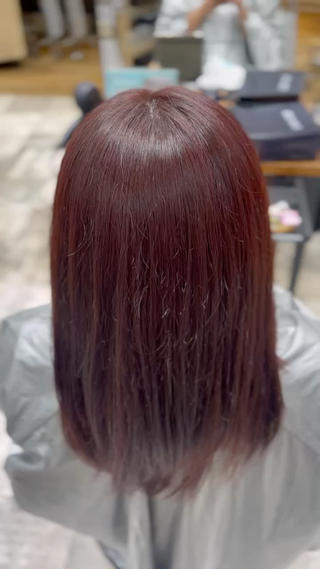 ブリーチなしでできるカシスカラーとなっております！
赤・ピンク系のお色味がお好きな方におすすめです！ 