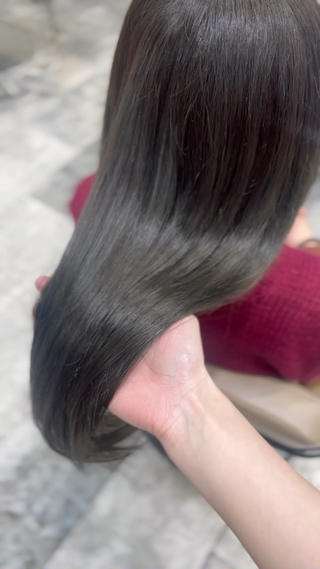 透明感抜群の7トーンのオリーブグレージュカラー
赤みが気になる方、暗めでも抜け感がほしい方おすすめです 