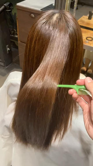 ブローやアイロンなしでも綺麗に縮毛矯正がかけられます!梅雨時期うねりなど気になる方はぜひご予約ください!