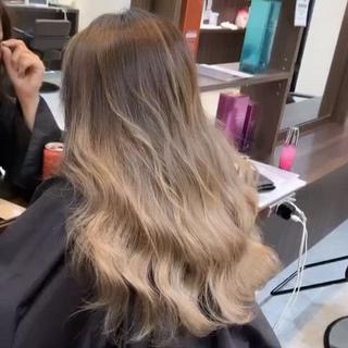 ロング ジゼル小倉谷内尾祐音 ケアブリーチのヘアスタイル