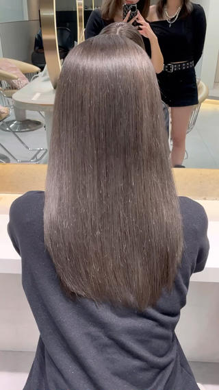 カラー あいり／艶髪 、透明感カラー🩶のヘアスタイル