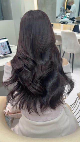 カラー あいり／艶髪 、透明感カラー🩶のヘアスタイル