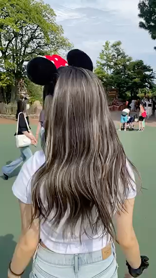 可愛さたっぷりなコントラストハイライト໊♡

ストレートでも動きが見えやすく、
巻くとより立体感がでて可愛いハイライトです

他の人と差をつけたい！！
なんかお洒落な髪色にしたい！！！という方に
凄いオススメです

冬は特に人気なコントラストハイライト！
ぜひお待ちしております♡ 